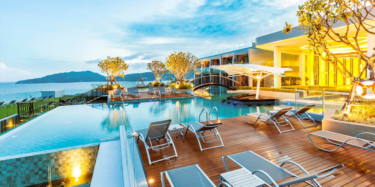 Hotel Crest Resort & Pool Villas