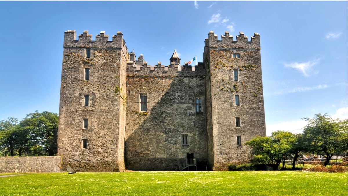 Bunratty Folk Park and Castle