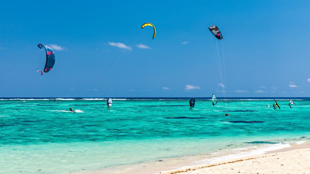 Kitesurfing