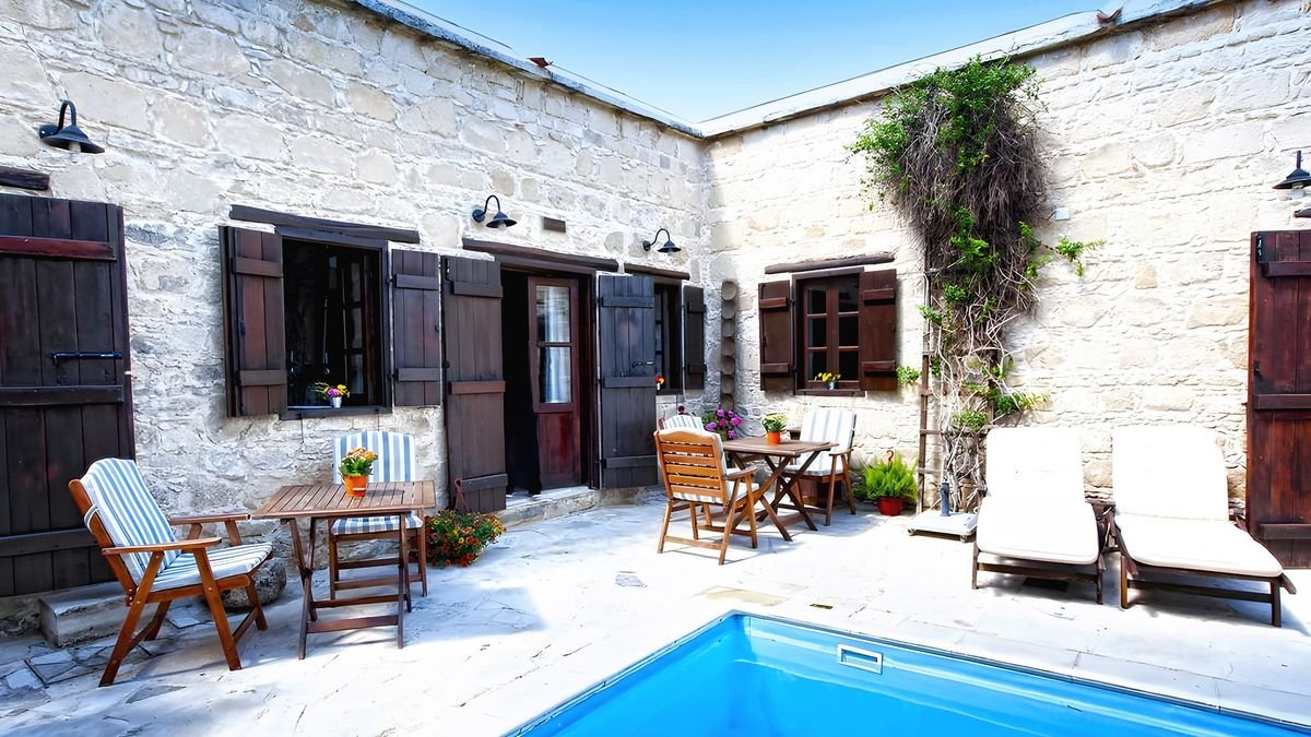 Leonidas Village Houses