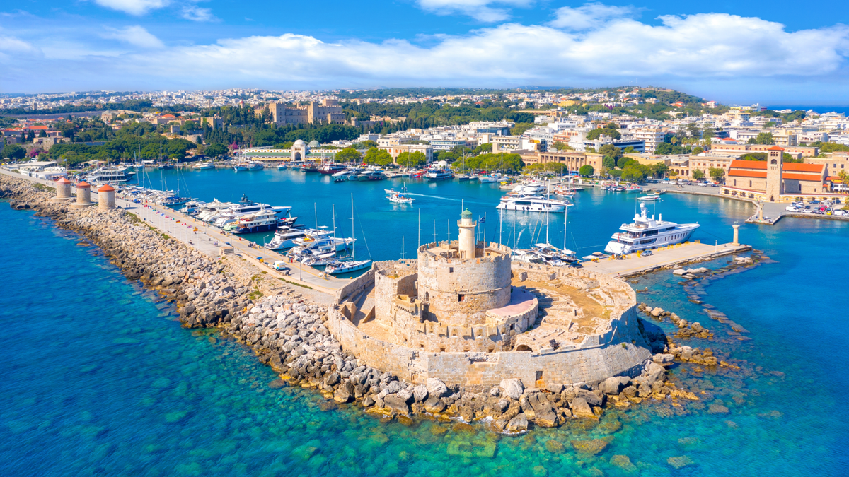 Port Mandraki 