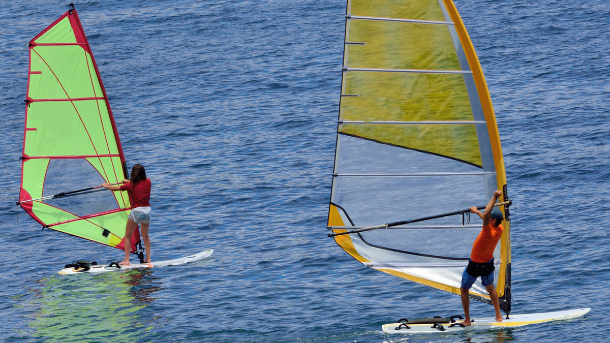 Surfing I Windsurfing