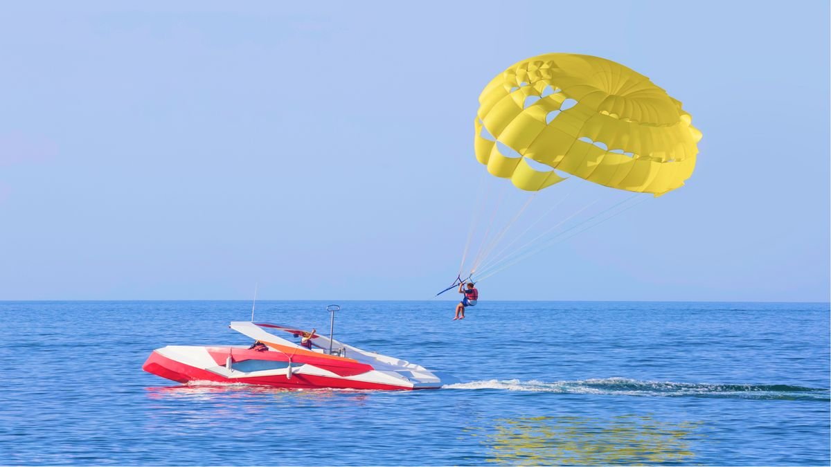  Parasailing
