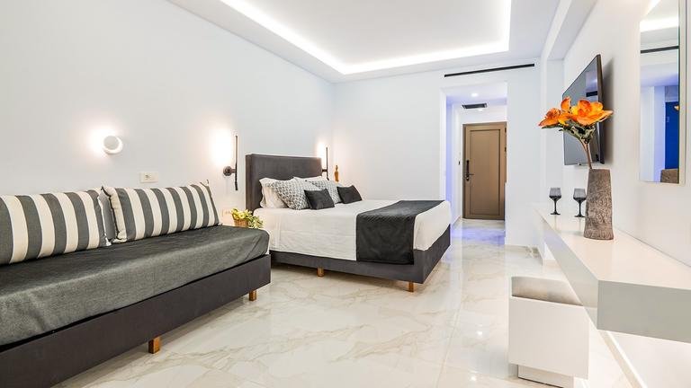 A closer look at Luxury Penthouse Apartment With Breathtaking Oceanfront Property And Luxury Features And Art And Design And Art And Design And Art And Design And Art