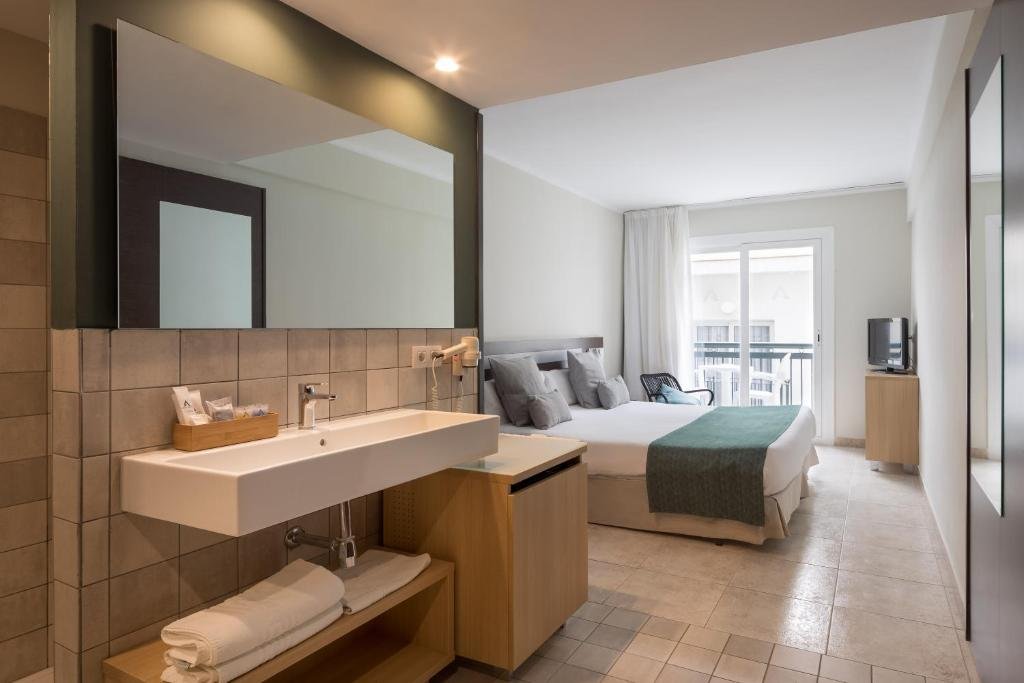 AQUA Hotel Bertran Park