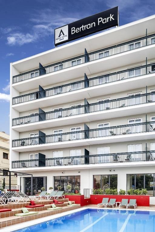 AQUA Hotel Bertran Park