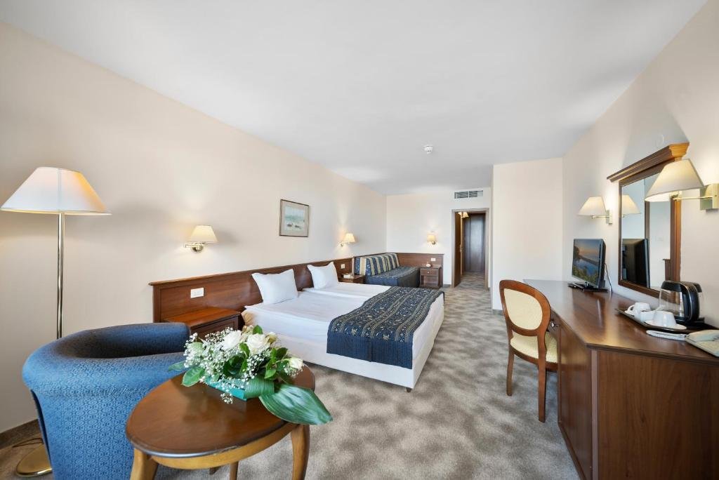 HVD Riviera Beach Hotel