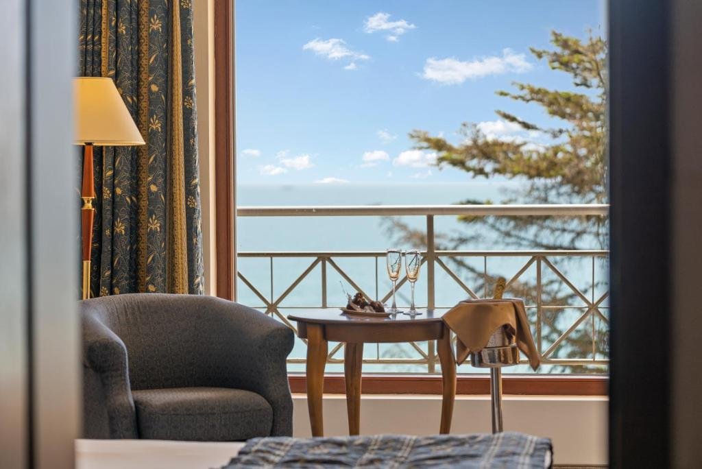 HVD Riviera Beach Hotel