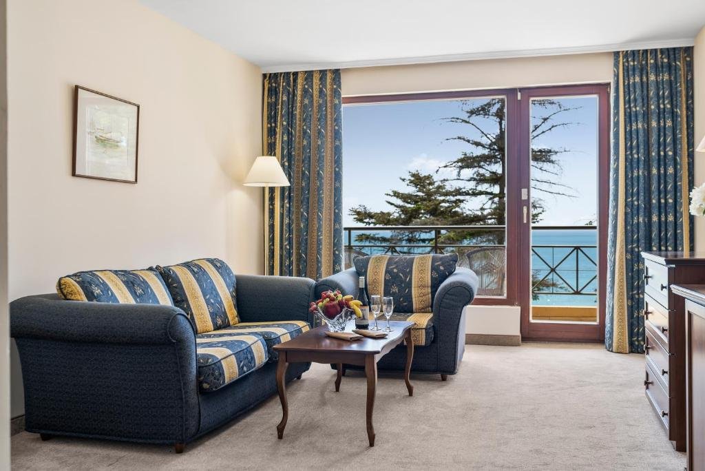 HVD Riviera Beach Hotel