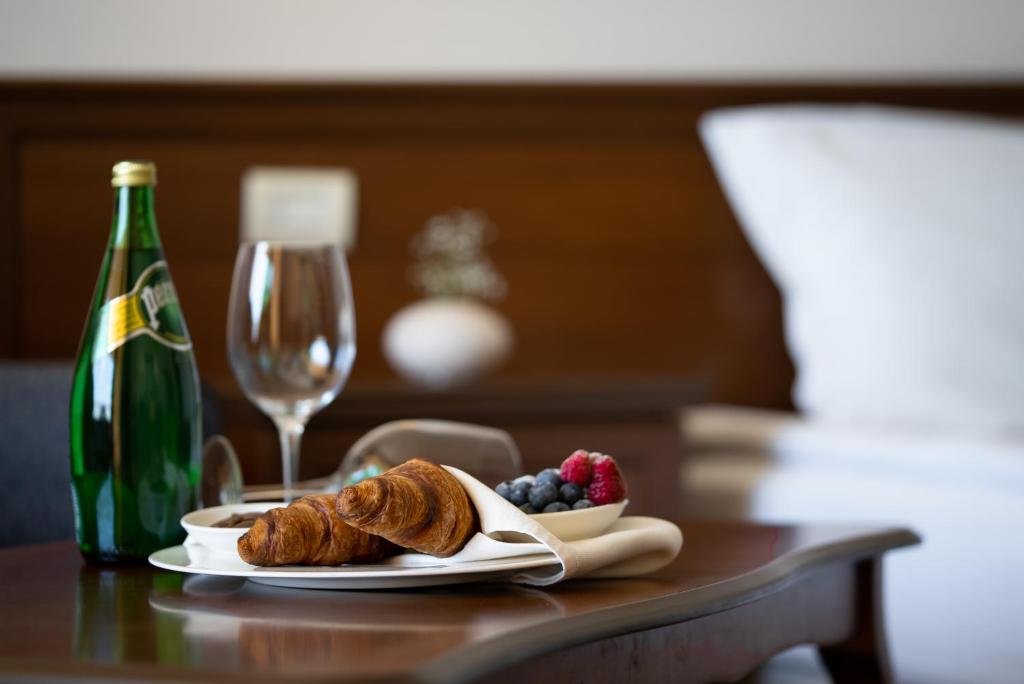 HVD Riviera Beach Hotel