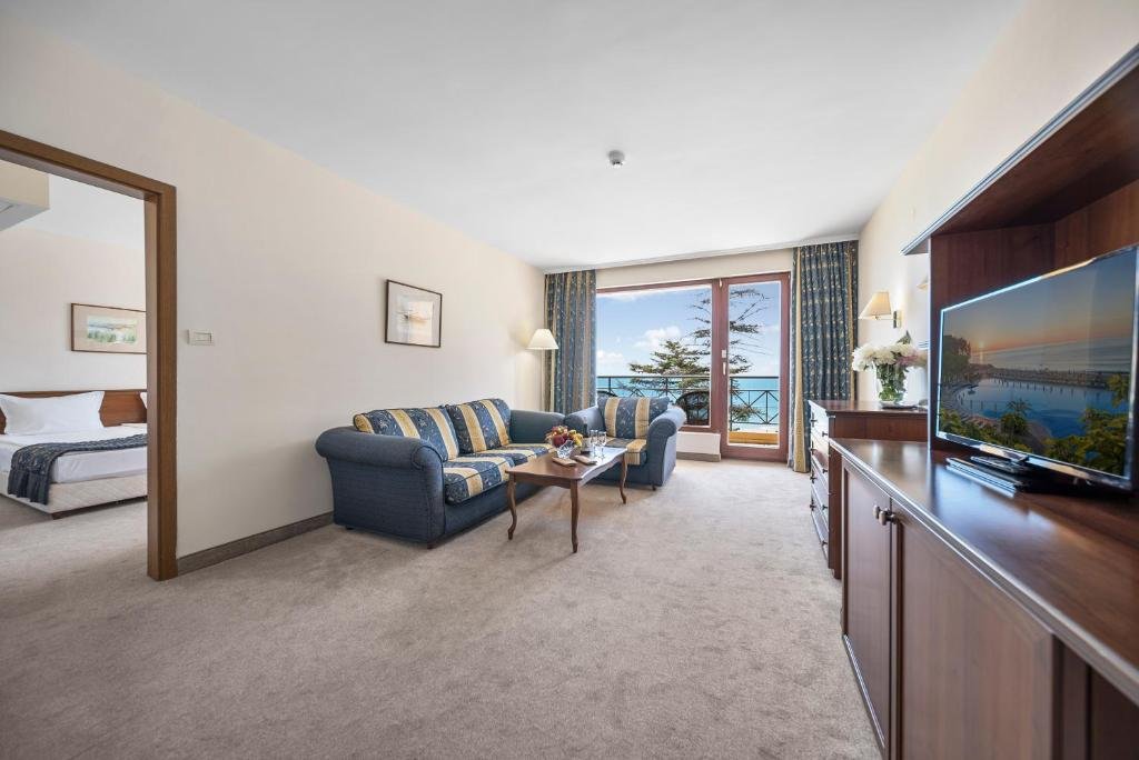 HVD Riviera Beach Hotel