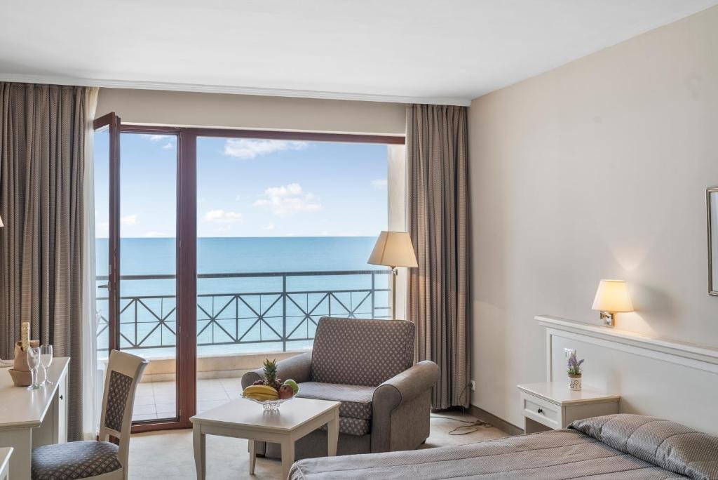 HVD Riviera Beach Hotel