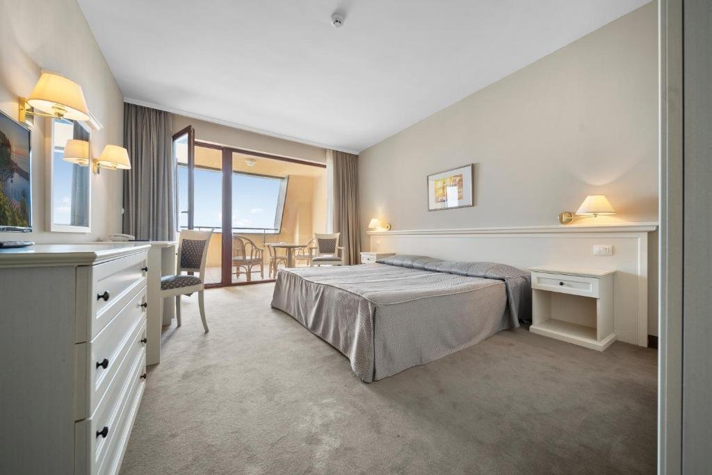 HVD Riviera Beach Hotel