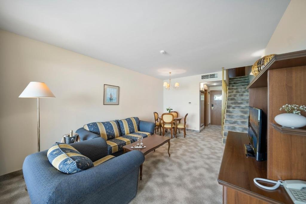 HVD Riviera Beach Hotel