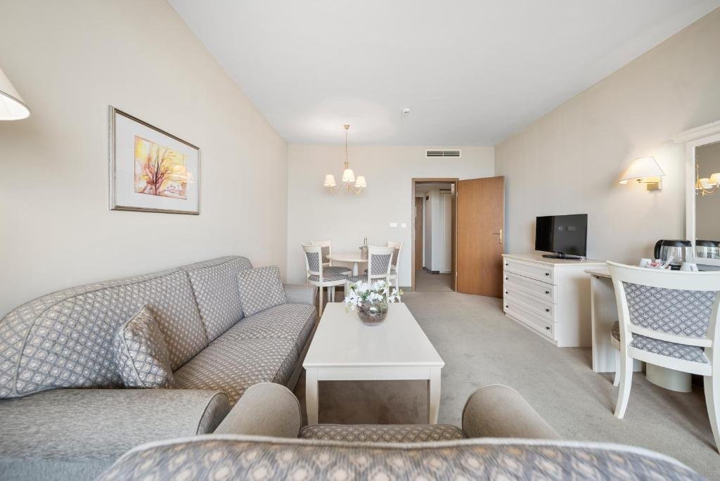 HVD Riviera Beach Hotel