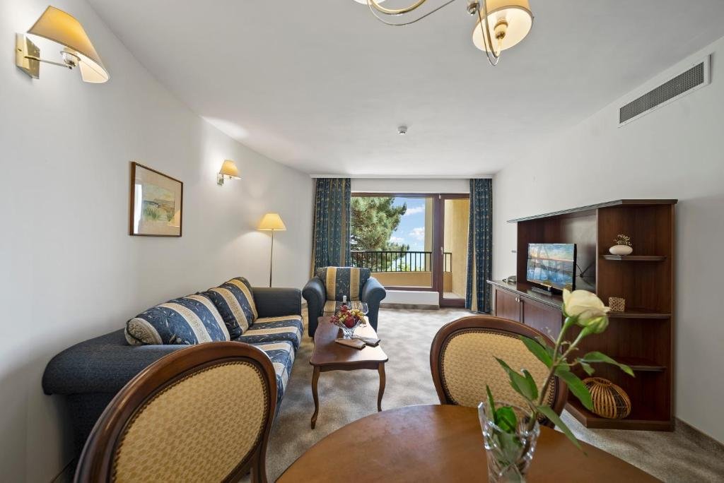 HVD Riviera Beach Hotel