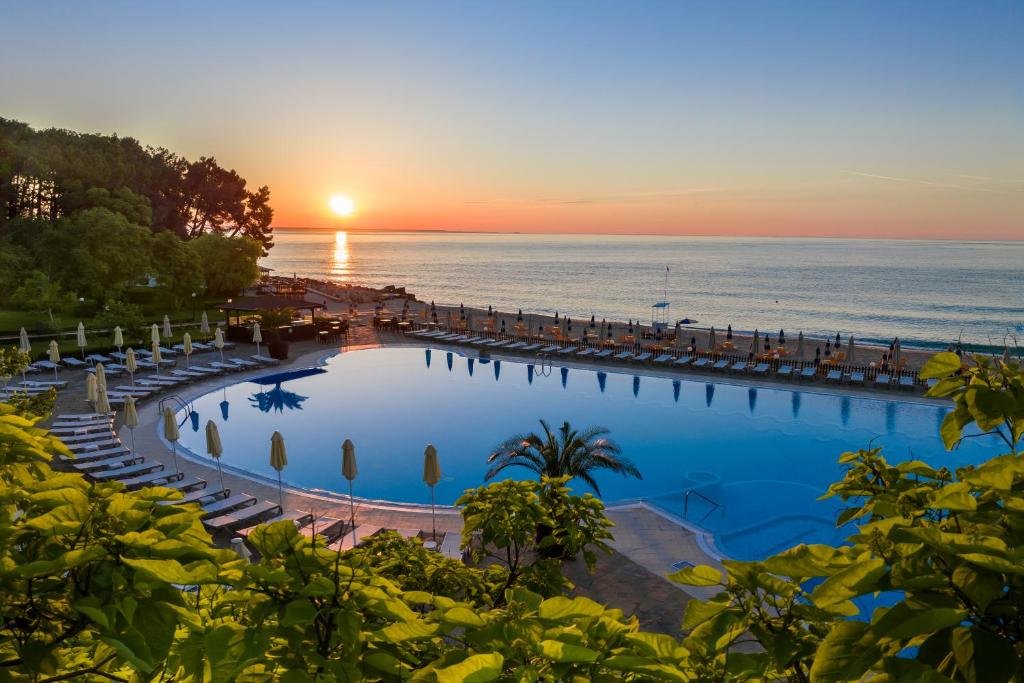 HVD Riviera Beach Hotel