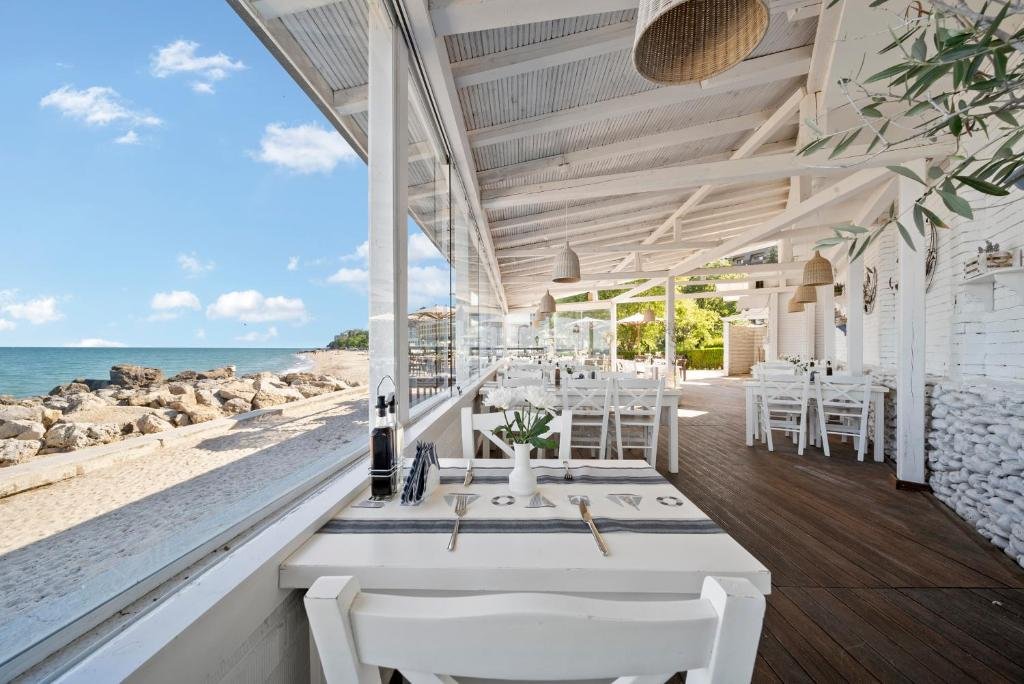 HVD Riviera Beach Hotel