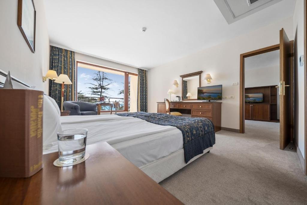 HVD Riviera Beach Hotel