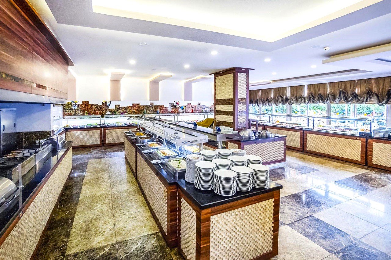 HOTEL KLEOPATRA ROYAL PALM 14 – 19 LAT