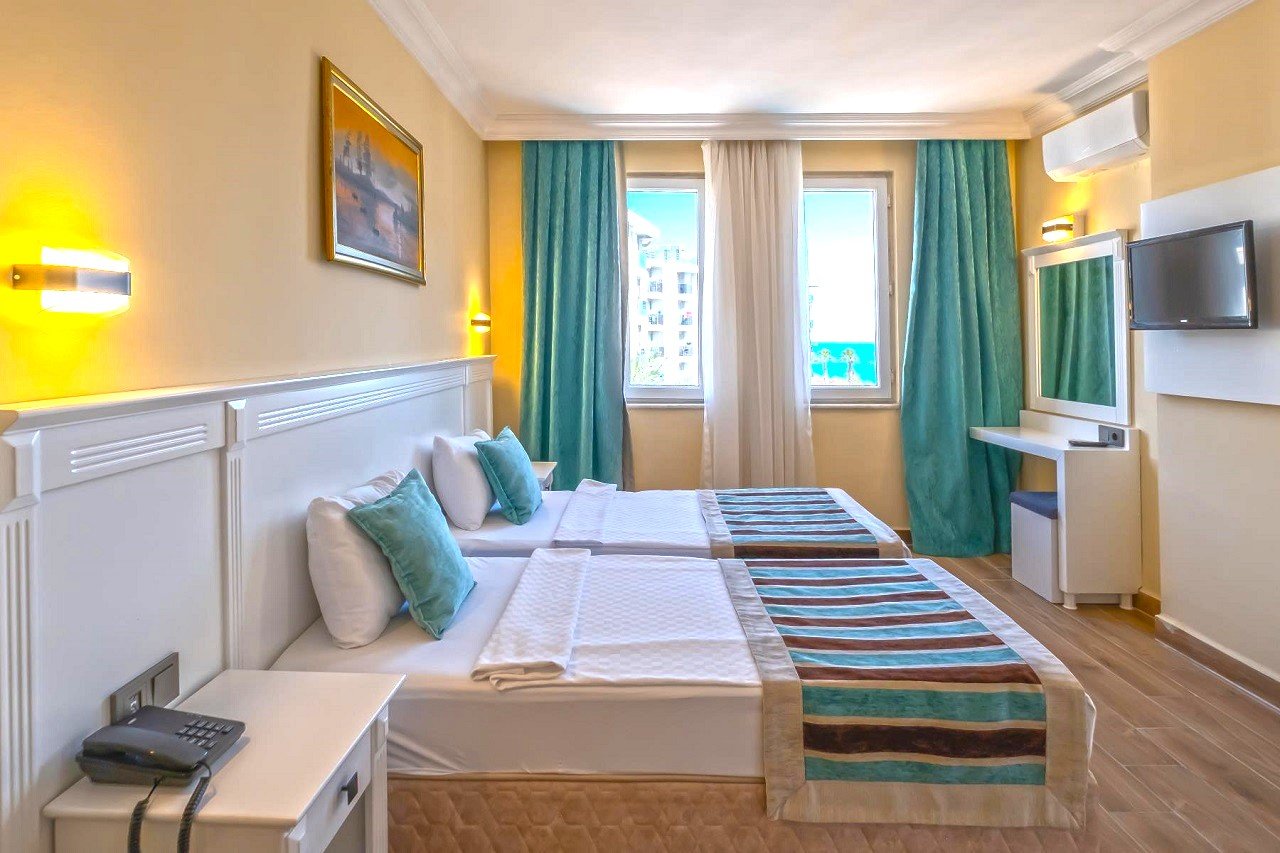 HOTEL KLEOPATRA ROYAL PALM 14 – 19 LAT