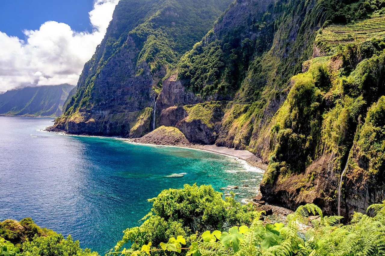 MADEIRA WYSPA WIECZNEJ WIOSNY