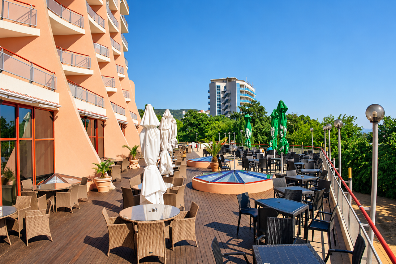 HOTEL HELIOS SAMOLOT 14 – 19 LAT
