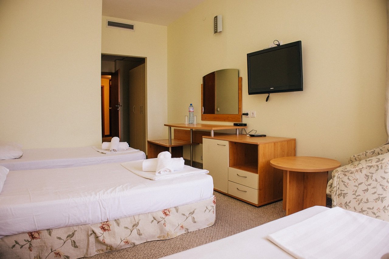 HOTEL HELIOS SAMOLOT 14 – 19 LAT