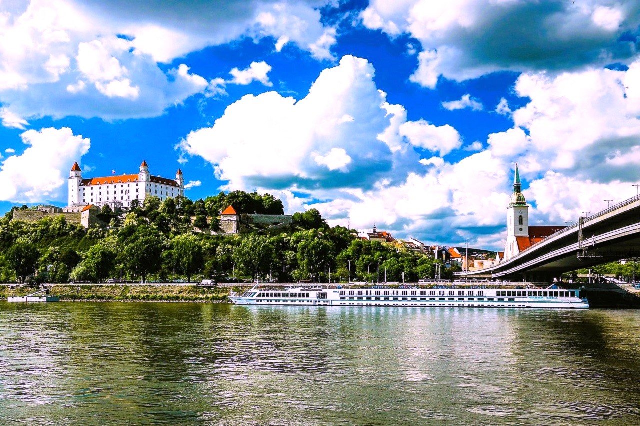 TRZY STOLICE, PERŁY DUNAJU
