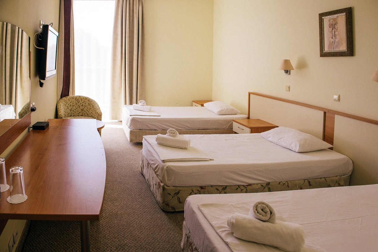 HOTEL HELIOS 14 – 19 LAT