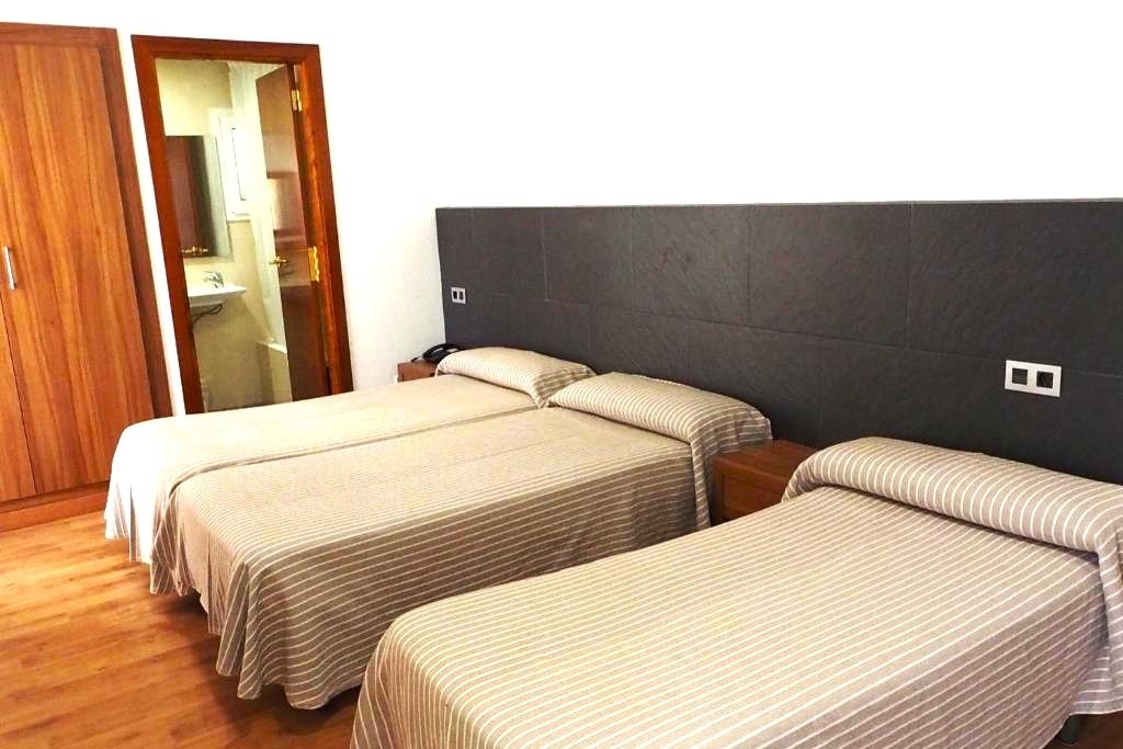 HOTEL LA PALMERA  14 – 19 LAT