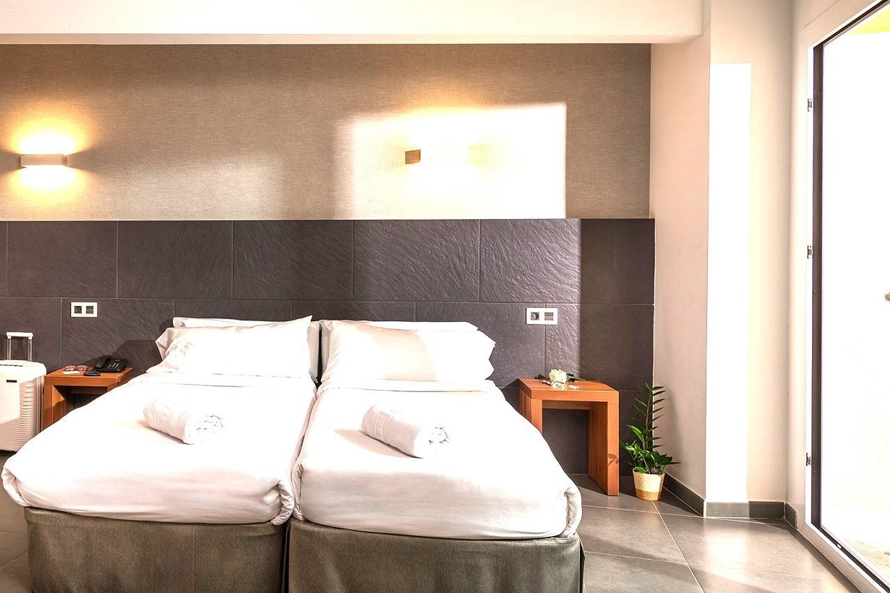 HOTEL LA PALMERA  14 – 19 LAT