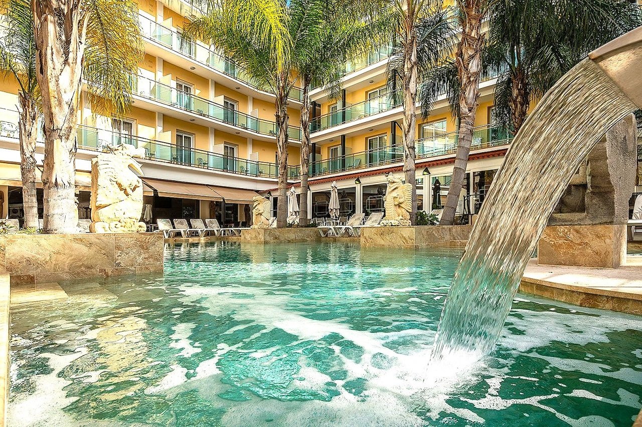 HOTEL LA PALMERA  14 – 19 LAT
