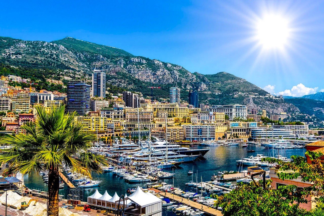 FRANCUSKI SEN NA LAZUROWYM WYBRZEŻU