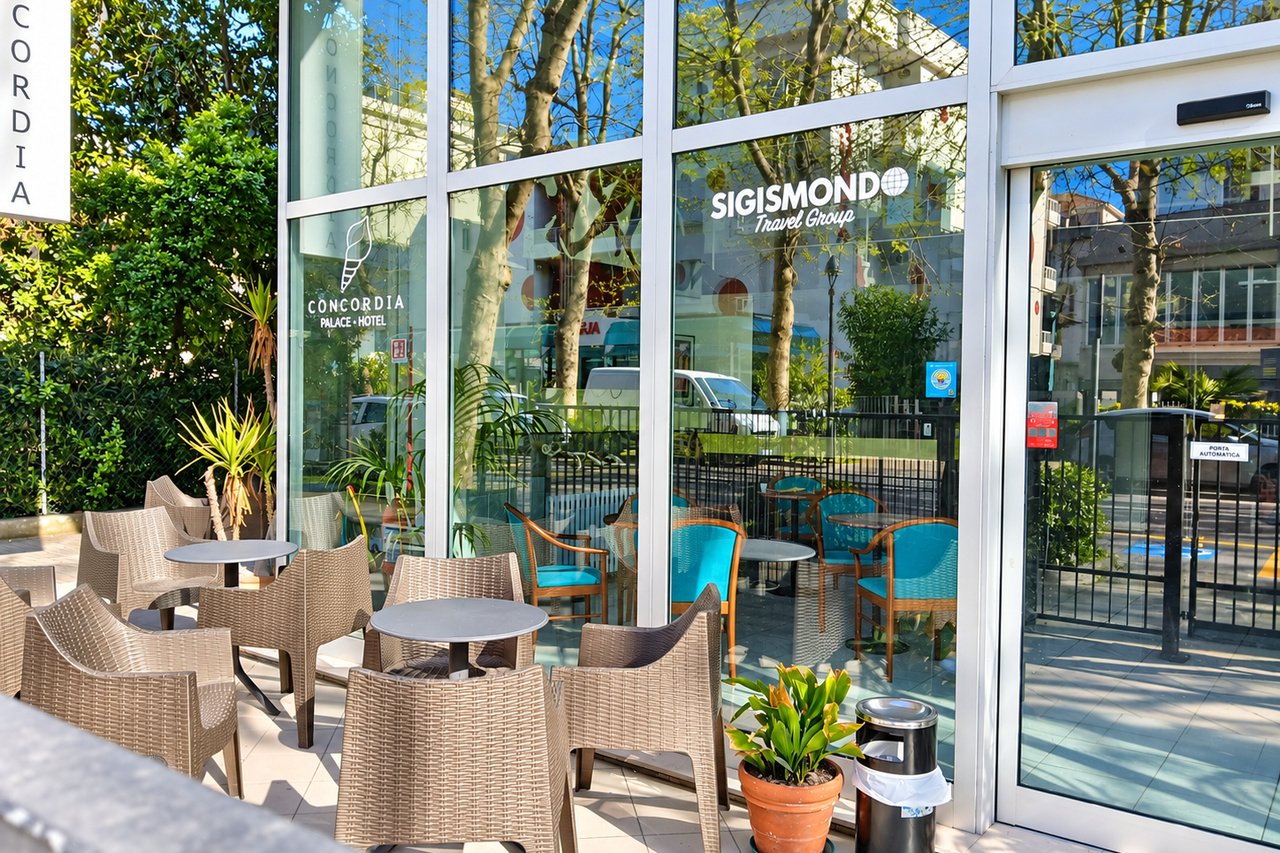 HOTEL MIRAMARE RESORT + 2 PARKI 14 – 19 LAT