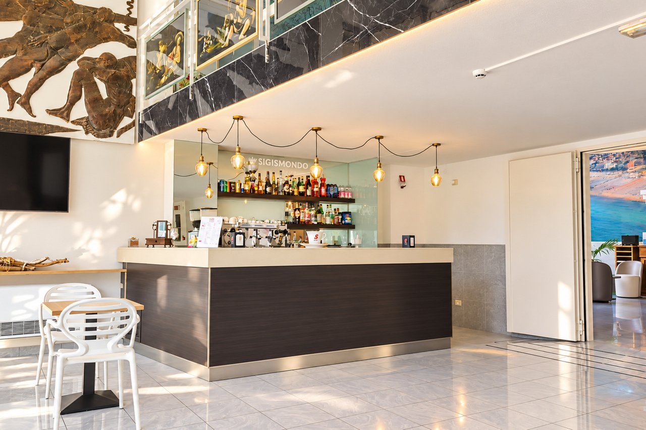HOTEL MIRAMARE RESORT + 2 PARKI 14 – 19 LAT