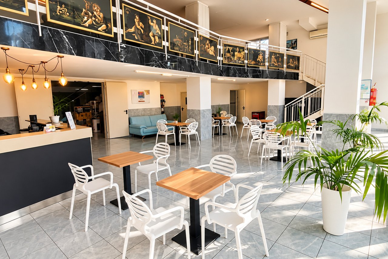 HOTEL MIRAMARE RESORT + 2 PARKI 14 – 19 LAT