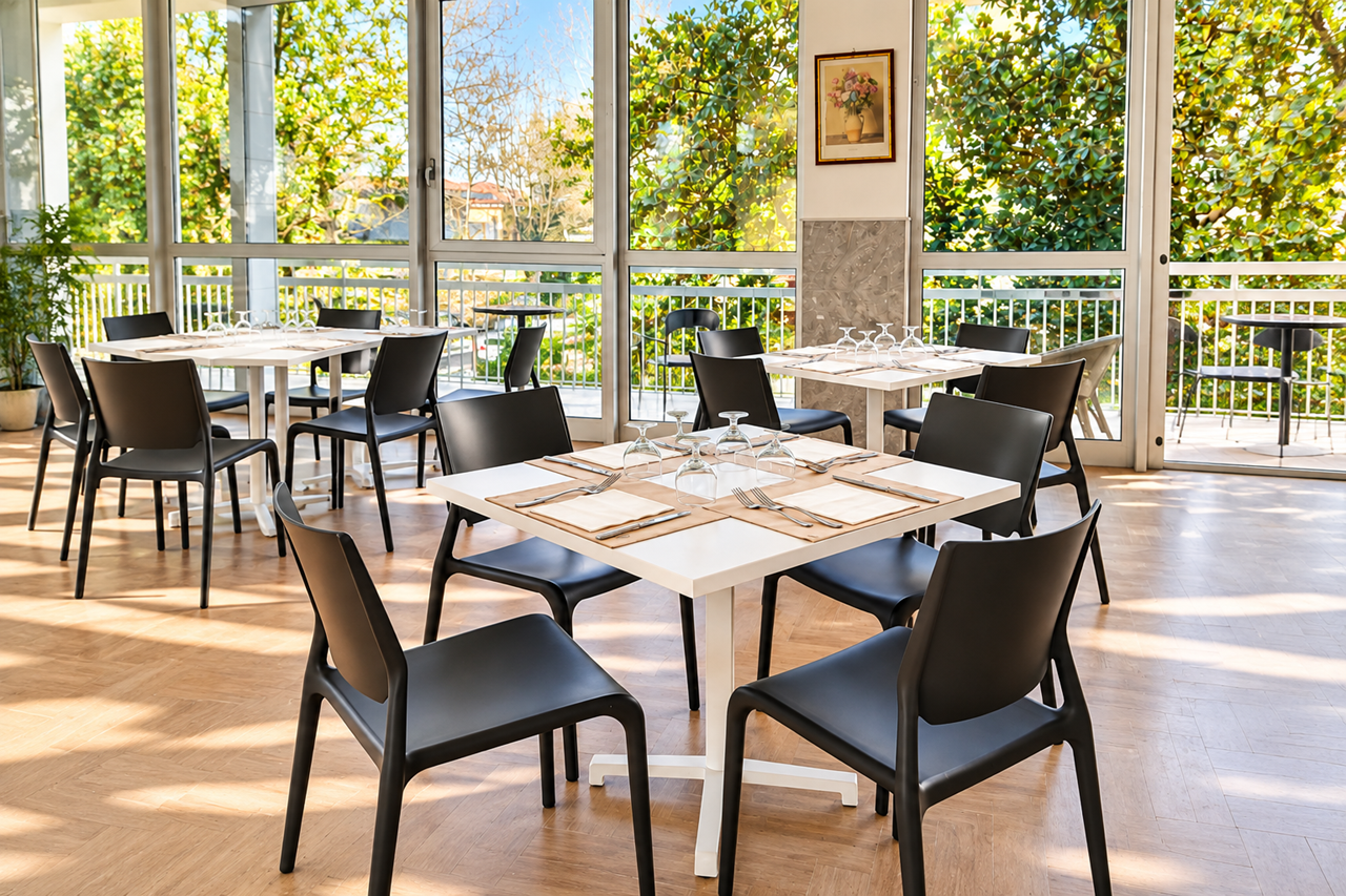 HOTEL MIRAMARE RESORT + 2 PARKI 14 – 19 LAT