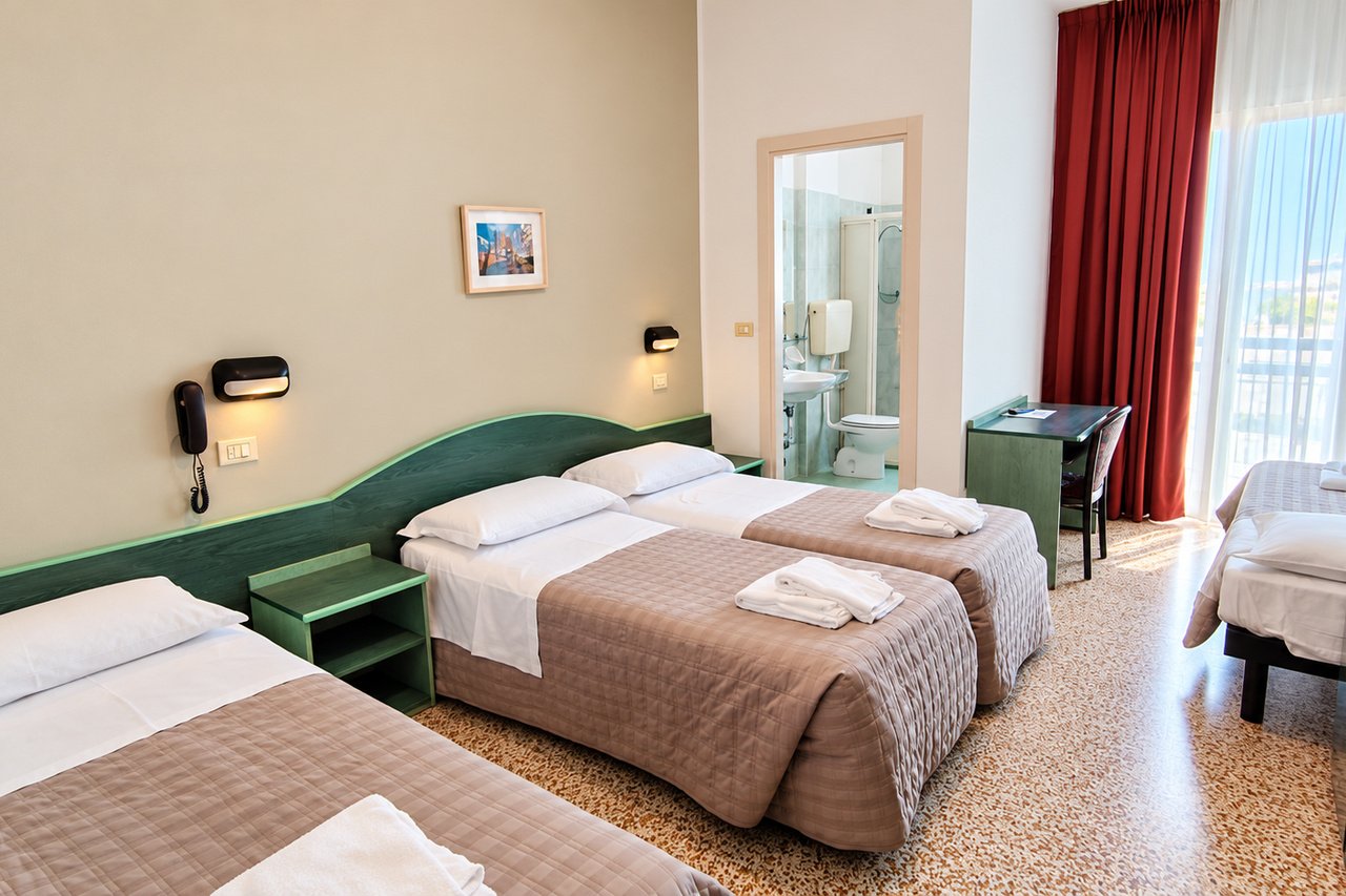 HOTEL MIRAMARE RESORT + 2 PARKI 14 – 19 LAT