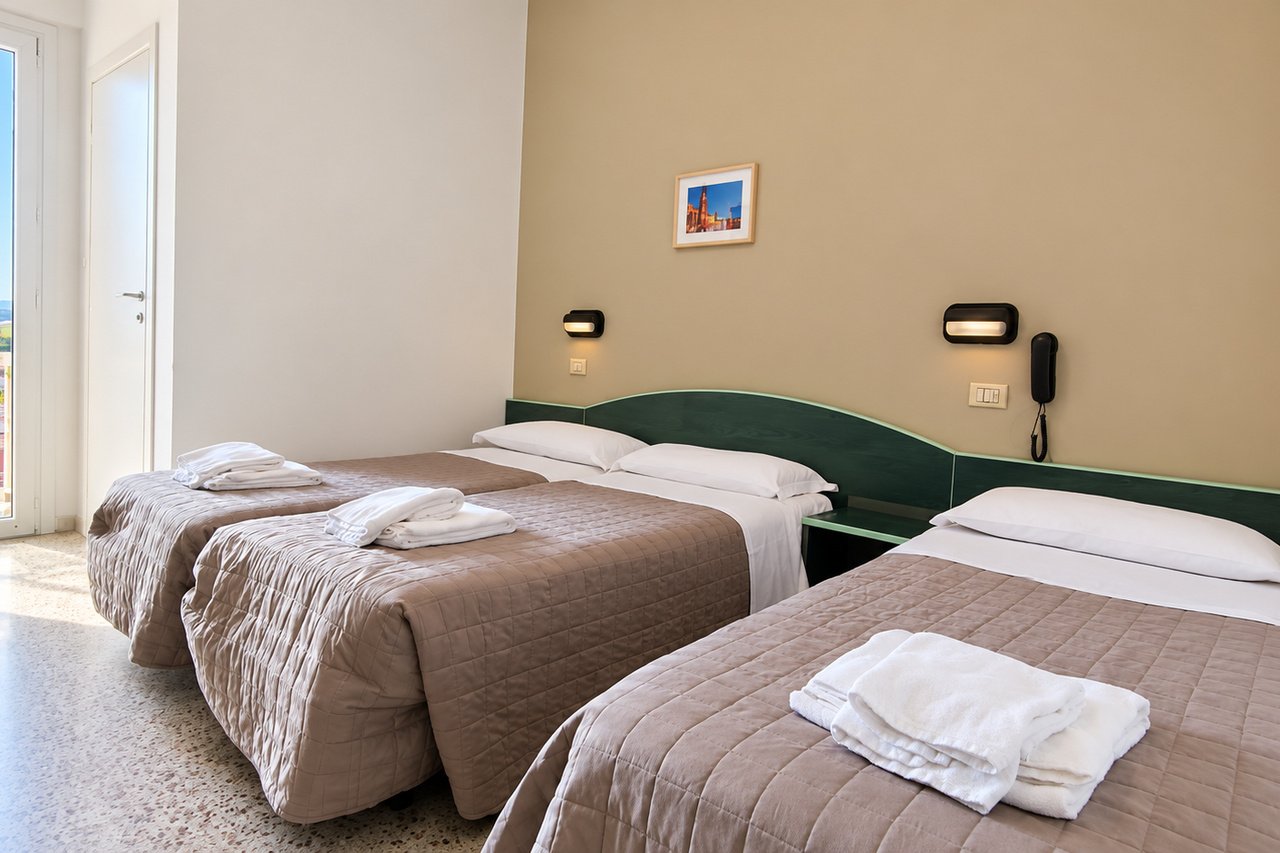 HOTEL MIRAMARE RESORT + 2 PARKI 14 – 19 LAT