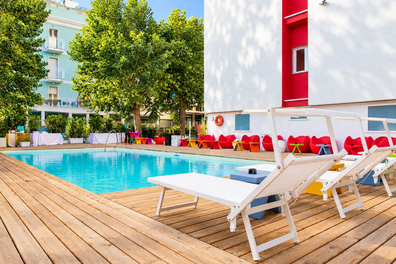 HOTEL MIRAMARE RESORT + 2 PARKI 14 – 19 LAT
