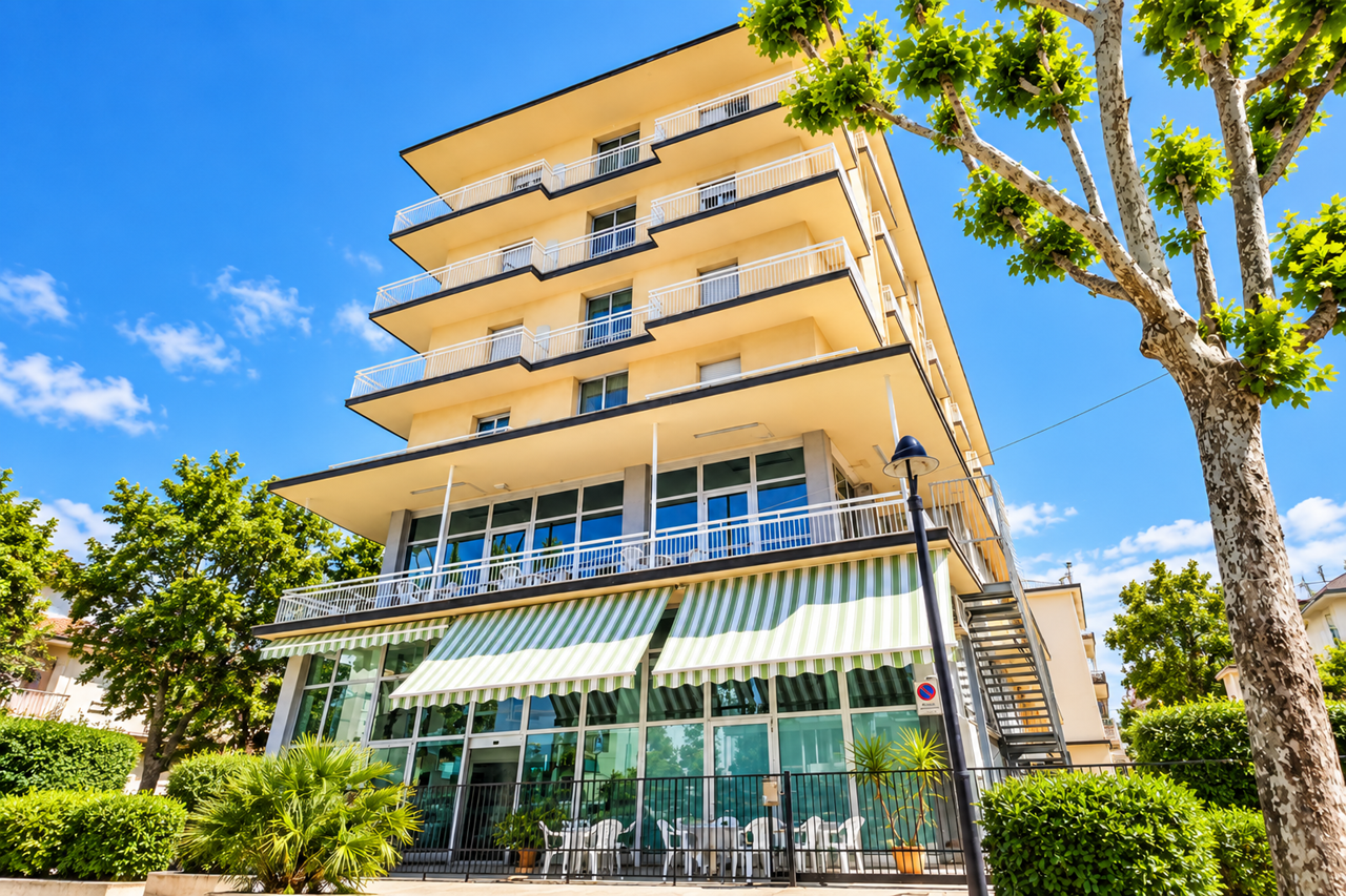 HOTEL MIRAMARE RESORT + 2 PARKI 14 – 19 LAT