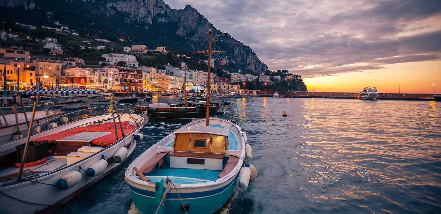 Zachodzące słońce u wybrzeży Capri